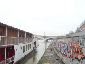 Vers le port de la Rapée - attention, c'est dangereux !