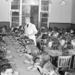Lunchtime_in_the_canteen_at_Chipstead_Council_School_in_Surrey_during_1942._D11010