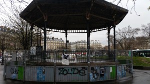 Kiosque à musique en 2015 alors que les travaux étaient programmée en novembre 2013 !