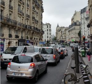 Embouteillage en matinée, rue de Charenton (3 juin 2016)