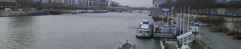 quai de Bercy vu du pont de Tolbiac (prise lorsqu'une péniche avait coulée)