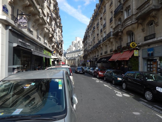 Automobiliste cherchant désespérément une place rue Marsoulan