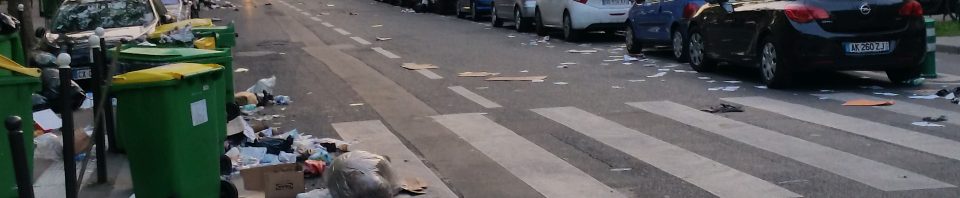 Déchets renversés à la suite d'un passage de Manuel Valls dans le 12e arrondissement le 8 juin 2016